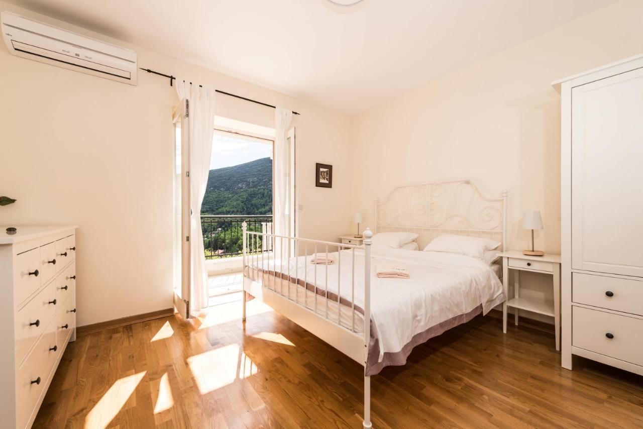 Lavender House With Shared Pool Villa Herceg Novi Eksteriør billede